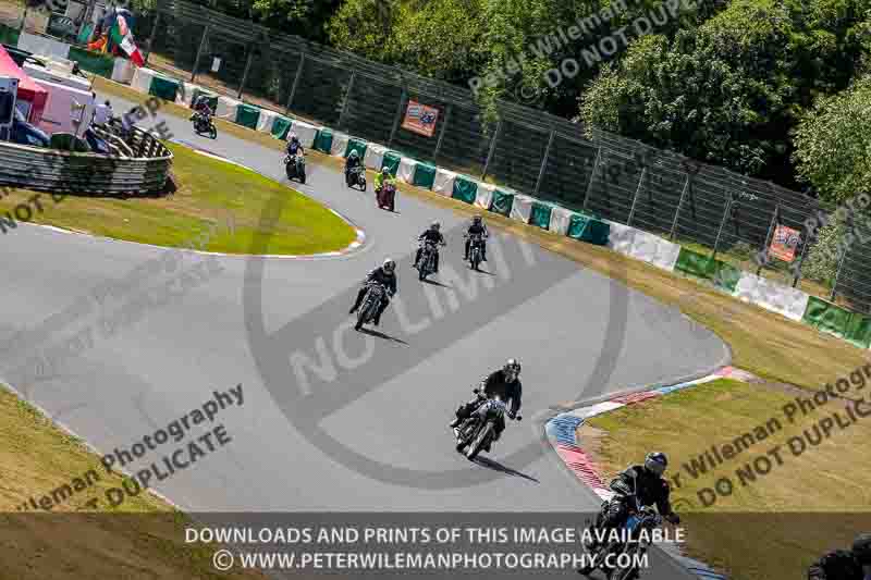 Vintage motorcycle club;eventdigitalimages;mallory park;mallory park trackday photographs;no limits trackdays;peter wileman photography;trackday digital images;trackday photos;vmcc festival 1000 bikes photographs